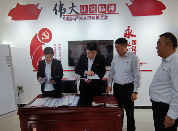 公司黨委副書記、監(jiān)事長(zhǎng)張錫軍同...